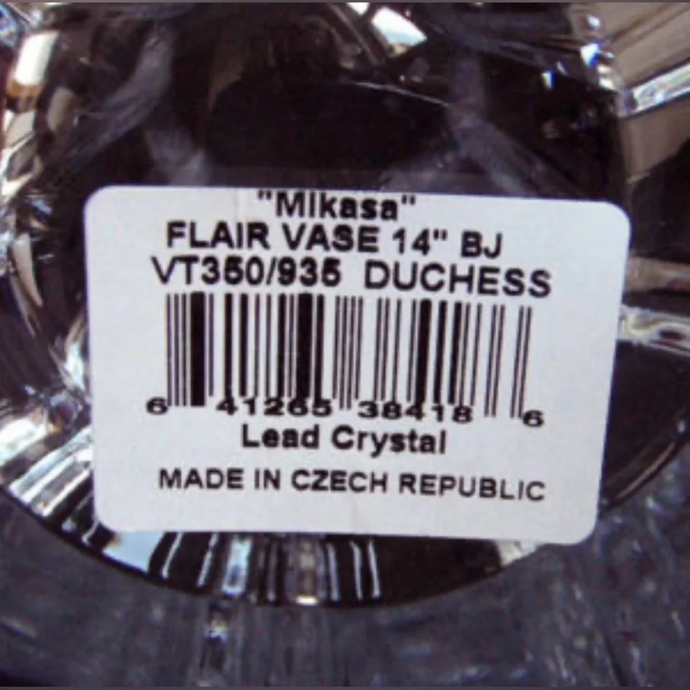 VTG 90’s MIKASA “DUCHESS“ Flair 14”Vase Lead Crystal shark teeth edges Like New